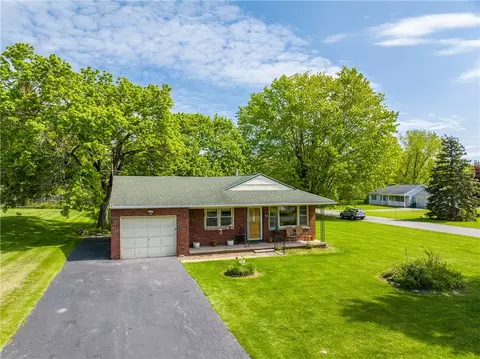 52 Leo Rd, Rochester, NY 14623