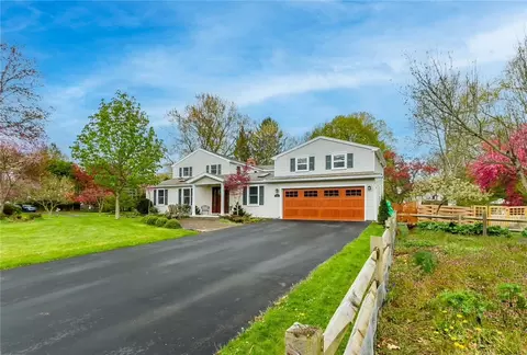 4 Sugarbush Ln, Pittsford, NY 14534