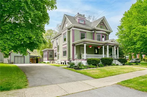 152 N Main St, Naples, NY 14512
