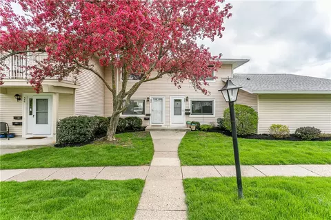 644 Eastbrooke Ln, Rochester, NY 14618