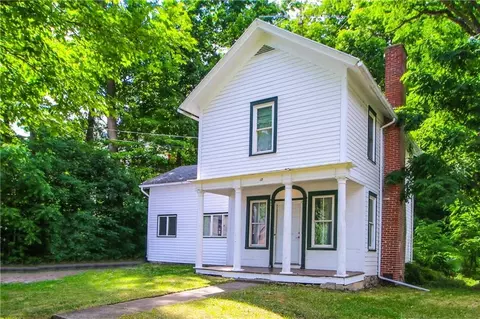 18 S Academy St, Middlebury, NY 14591