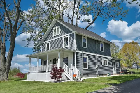 2726 Nichols St, Ogden, NY 14559