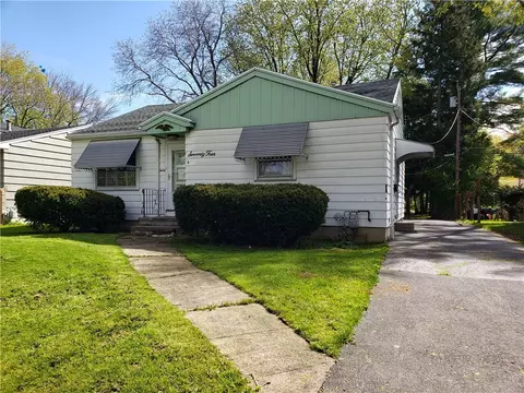 74 Greenlane Dr, Rochester, NY 14609