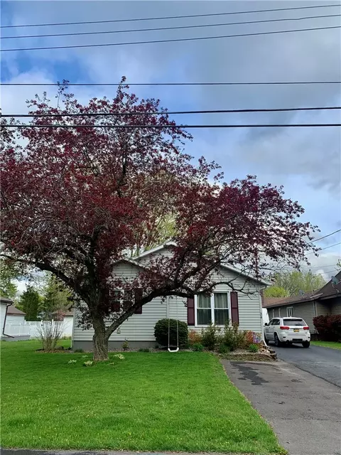 34 Inslee St, Waterloo, NY 13165