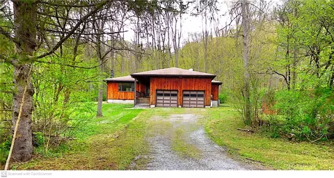 8 Ocean Dr, Freeville, NY 13068