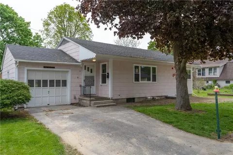 6 Tenth St, Canisteo, NY 14823
