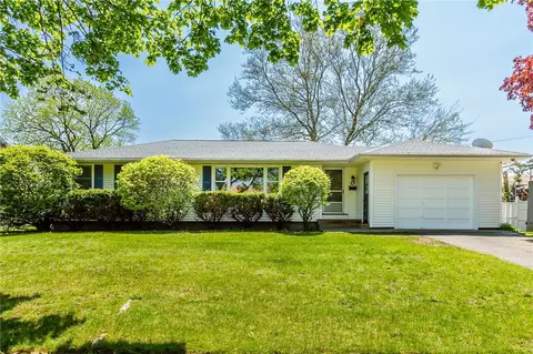 15 Pamda Dr, Irondequoit, NY 14617