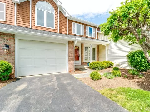 49 Wind Loft Cir, Perinton, NY 14450