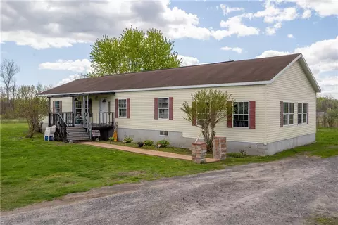 2164 Edwards Rd, Waterloo, NY 13165