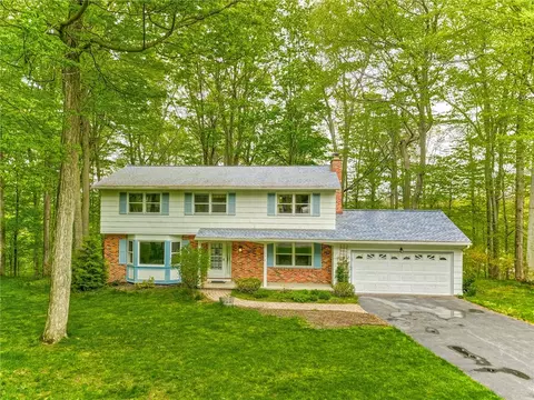 34 Valley Brook Dr, Perinton, NY 14450