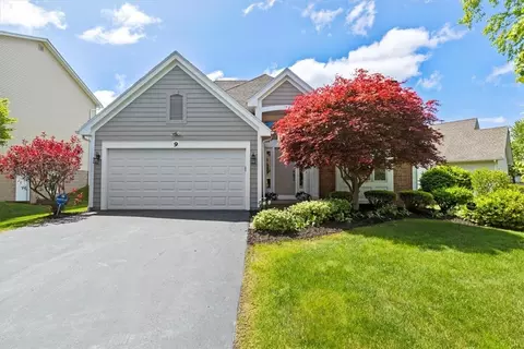 9 Stonebridge Cres, Perinton, NY 14450