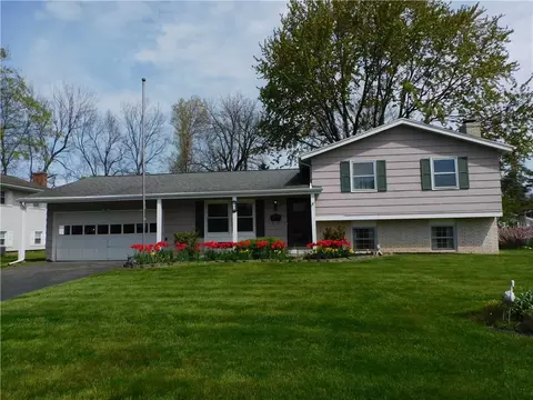 54 Alderwood Ln, Greece, NY 14615