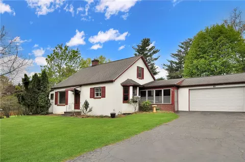 85 Moseley Cir, Perinton, NY 14450