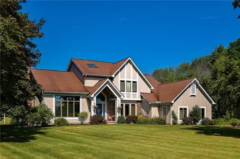 9 Hurlingham Dr, Honeoye Falls, NY 14472