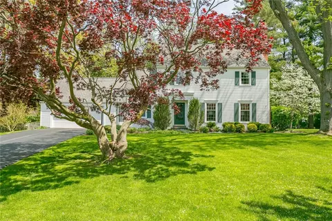 60 Schoolhouse Ln, Rochester, NY 14618