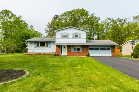 68 Kaywood Dr, Greece, NY 14626