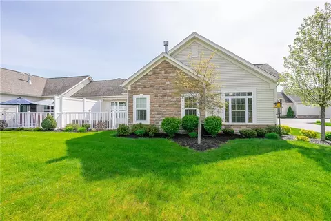 365 Maryview Dr, Webster, NY 14580