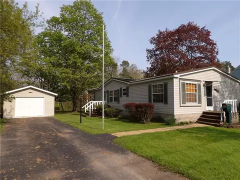 5854 New Hartford St, Butler, NY 14590