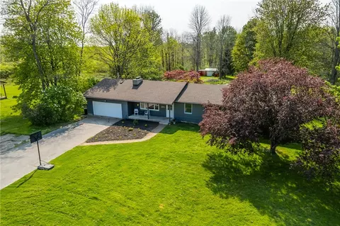 6923 Lakeside Rd, Ontario, NY 14519