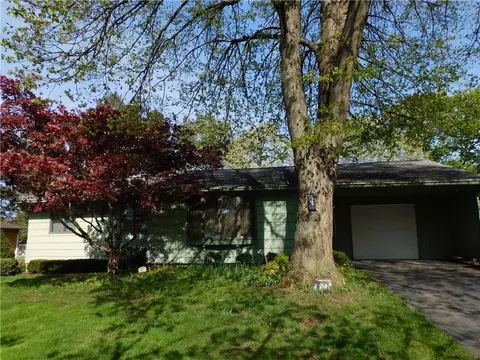 614 Heritage Dr, Greece, NY 14615