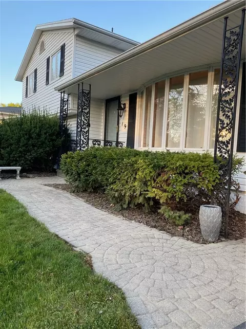 19 Debby Ln, Gates, NY 14606