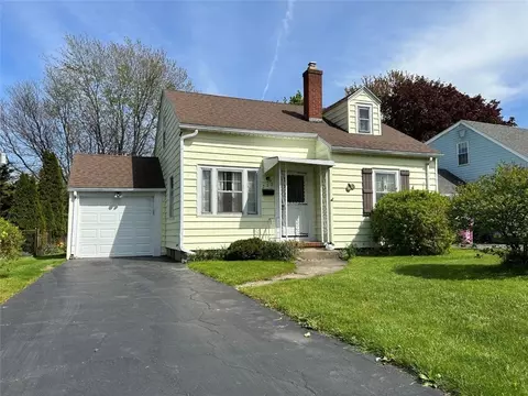 212 Cabot Rd, Greece, NY 14626