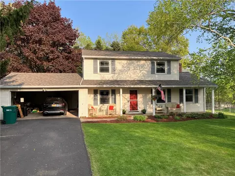 16 Lookout View Rd, Perinton, NY 14450