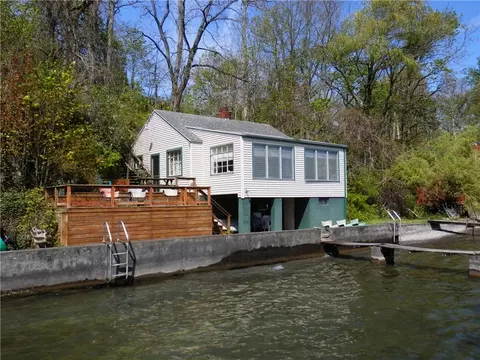6233 Poplar Beach Rd, Romulus, NY 14541