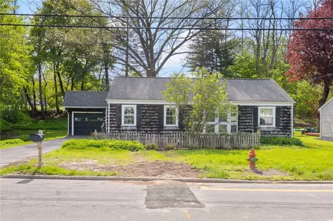 27 Dickerson St, Lyons, NY 14489