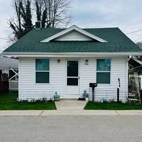 104 Summerville Dr, Irondequoit, NY 14617
