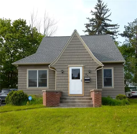 38 Redfern Dr, Rochester, NY 14620