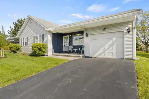 5 Coran Cir, Greece, NY 14616