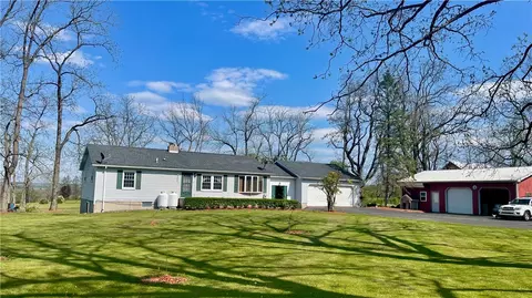 982 Bartnick Rd, Genoa, NY 13071