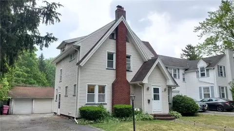 60 Pearwood Rd, Gates, NY 14624