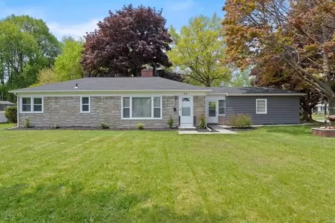 55 Brookview Dr, Irondequoit, NY 14617