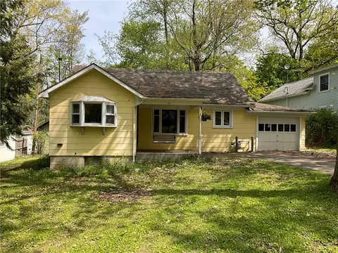 6985 34 Embury Ave, Castile, NY 14427