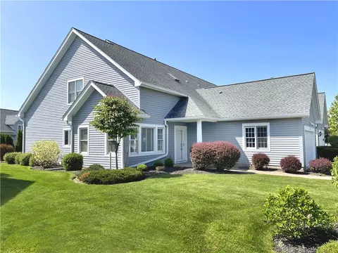 125 Carousel Ln, Canandaigua, NY 14424