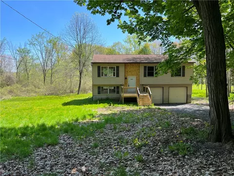 10612 Jordan Rd, Cato, NY 13080