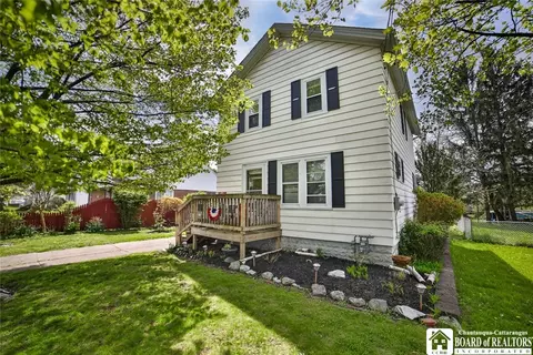 25 Greenwood Ave, Lackawanna, NY 14218