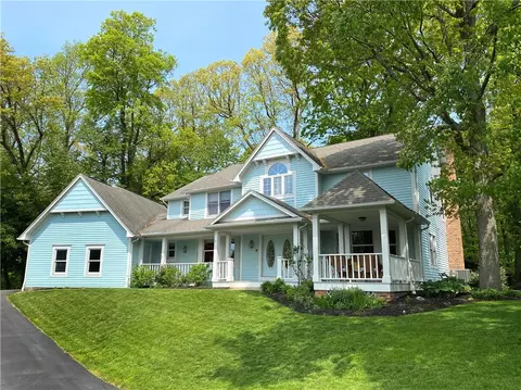 47 Mc Coord Woods Dr, Perinton, NY 14450