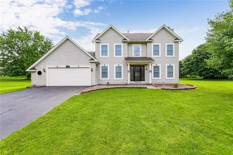 30 Windelin Dr, Henrietta, NY 14467