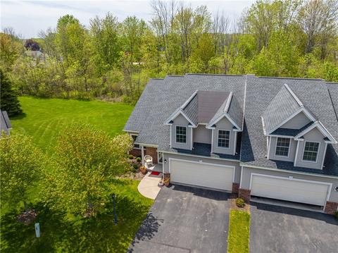 27 Cloister Ln, Webster, NY 14580