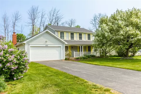 5930 King Hill Dr, Farmington, NY 14425