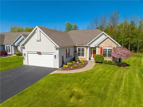 1094 Bluestone Holw, Webster, NY 14580