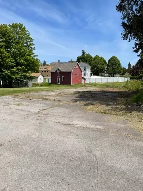 53 Commercial St, Livonia, NY 14487