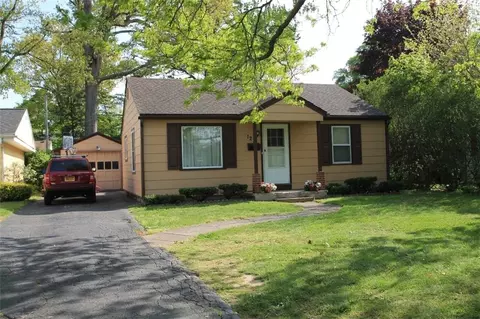 123 Desmond Rd, Greece, NY 14616