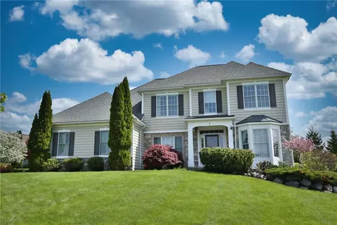 1 Pepperwood Ct, Pittsford, NY 14534