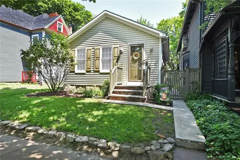 92 Richmond St, Rochester, NY 14607