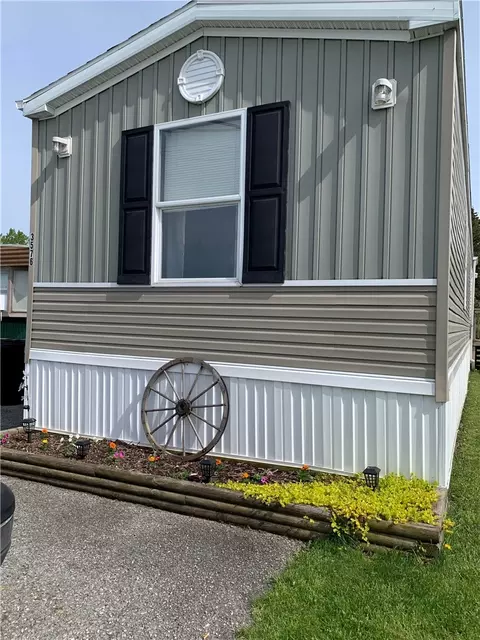 3576 Iroquois Rd, Caledonia, NY 14423