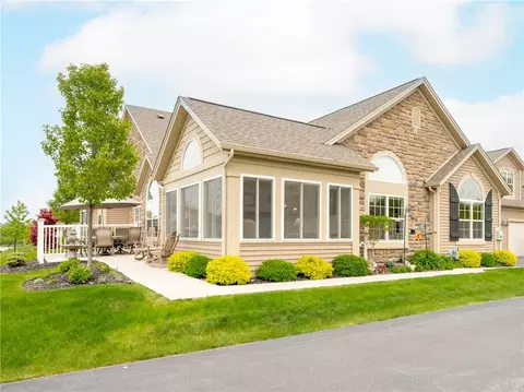 3241 Abbey Rd, Canandaigua, NY 14424